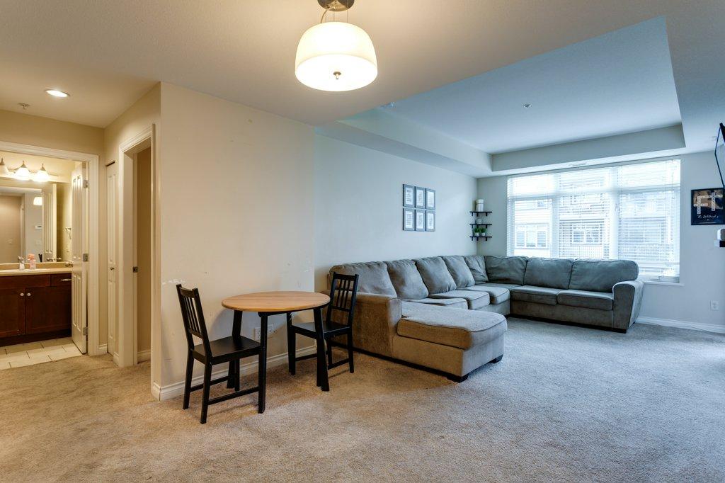 1211-3833 Brown Road, West Kelowna, BC - Indoor Photo Showing Living Room