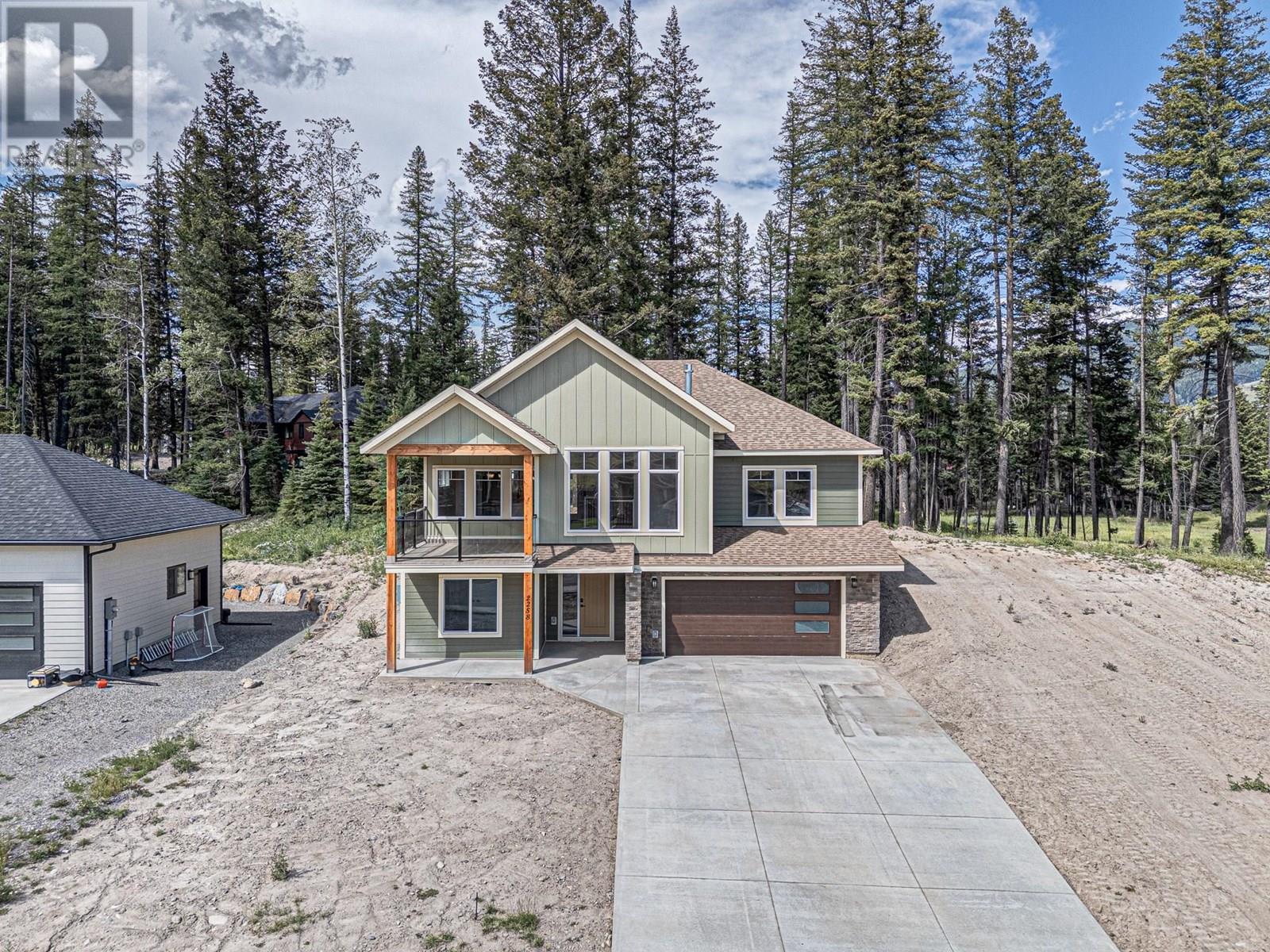 2258 Black Hawk Drive, Sparwood, BC - Outdoor