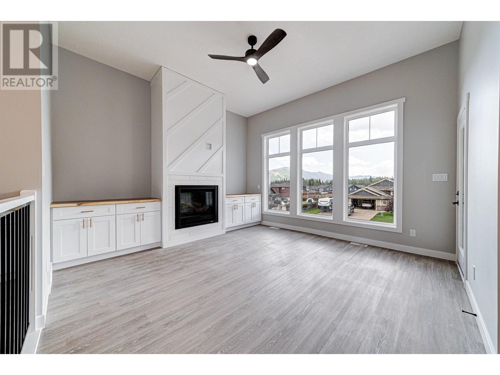 2258 Black Hawk Drive, Sparwood, BC - Indoor Photo Showing Living Room With Fireplace