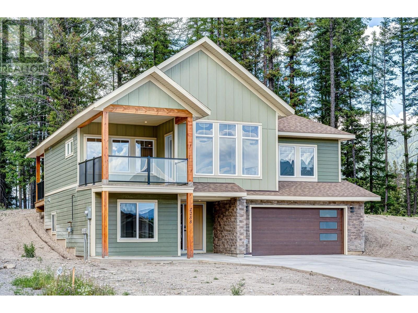 2258 Black Hawk Drive, Sparwood, BC - Outdoor