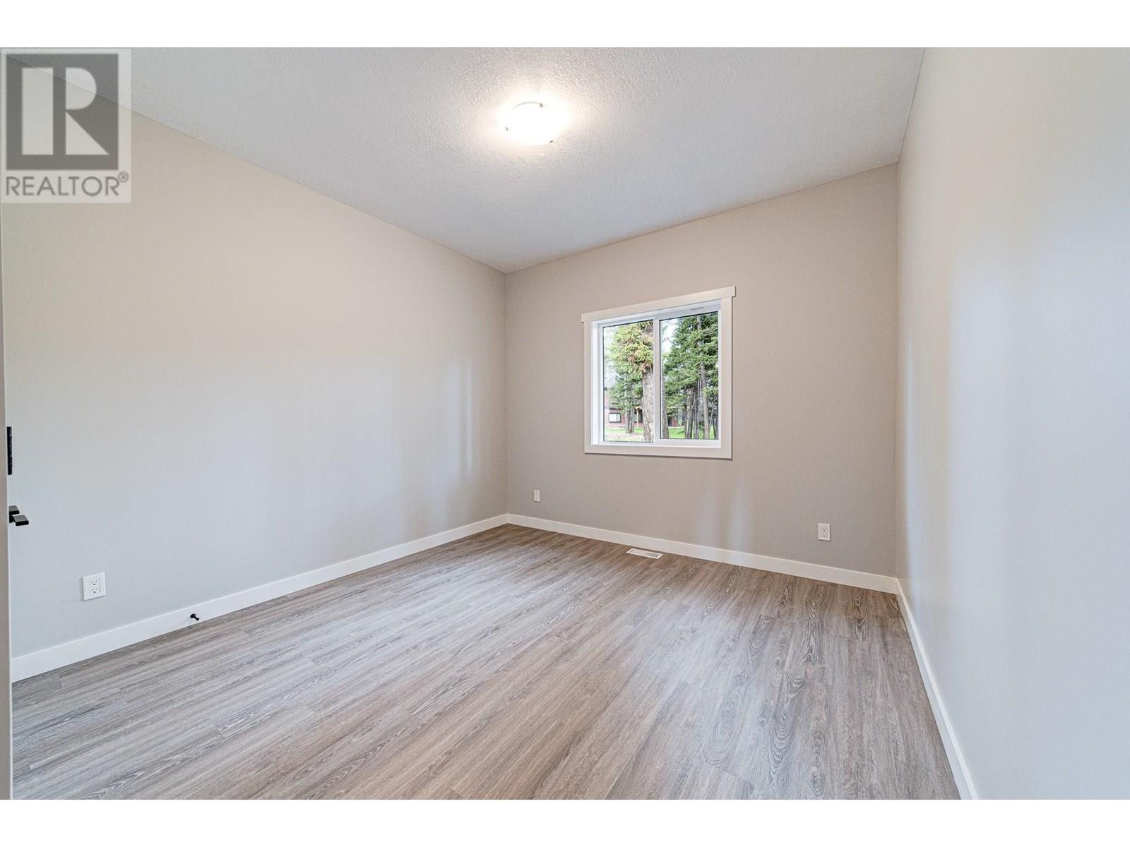 2258 Black Hawk Drive, Sparwood, BC - Indoor Photo Showing Other Room