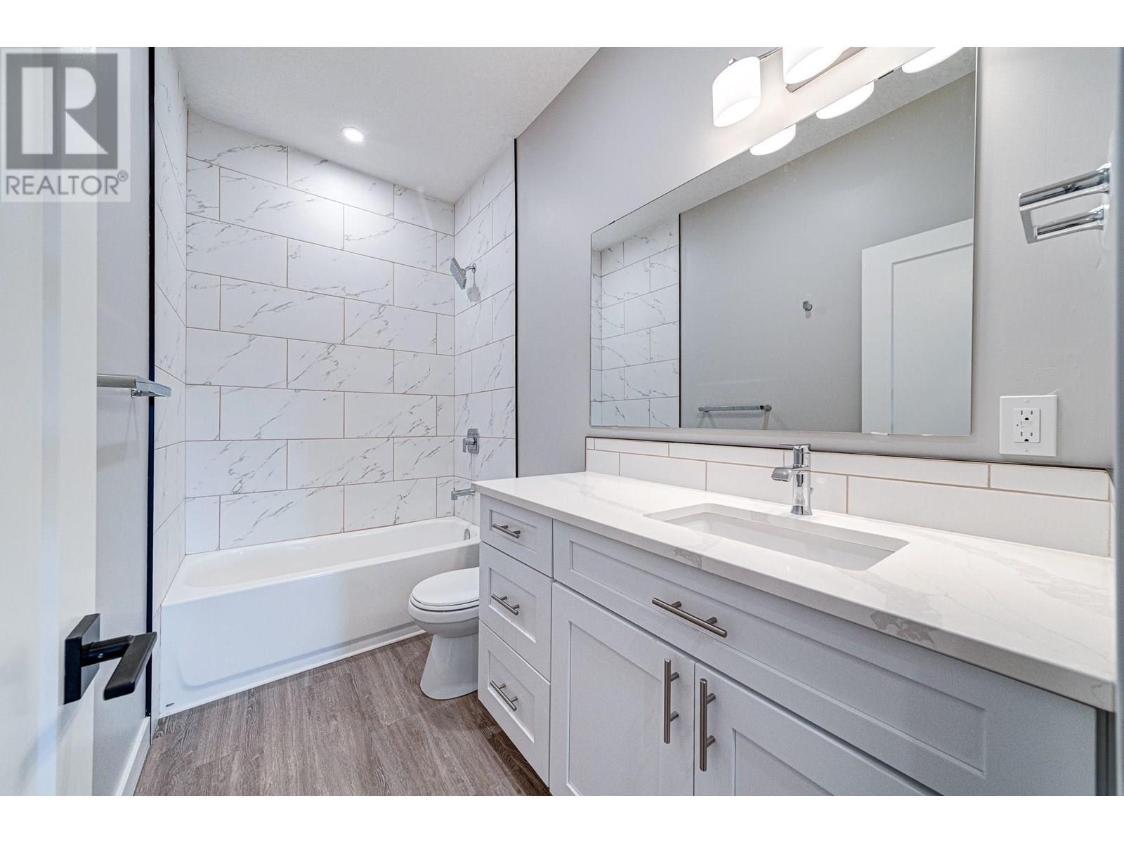 2258 Black Hawk Drive, Sparwood, BC - Indoor Photo Showing Bathroom