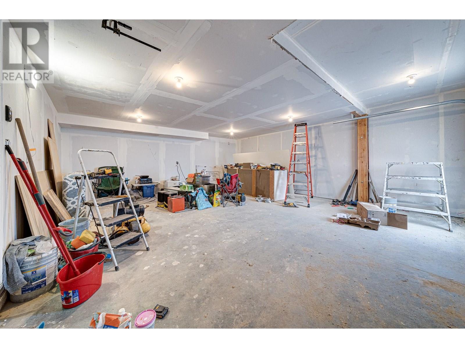 2258 Black Hawk Drive, Sparwood, BC - Indoor