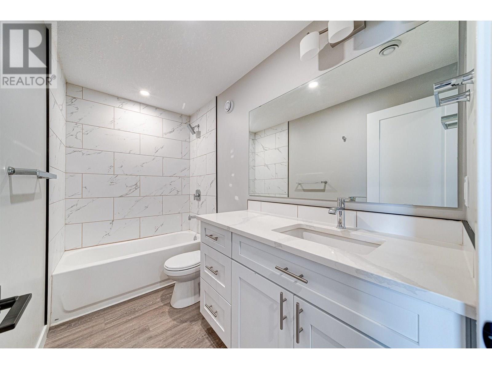 2258 Black Hawk Drive, Sparwood, BC - Indoor Photo Showing Bathroom