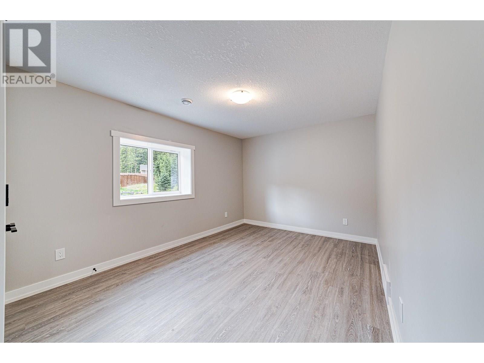 2258 Black Hawk Drive, Sparwood, BC - Indoor Photo Showing Other Room