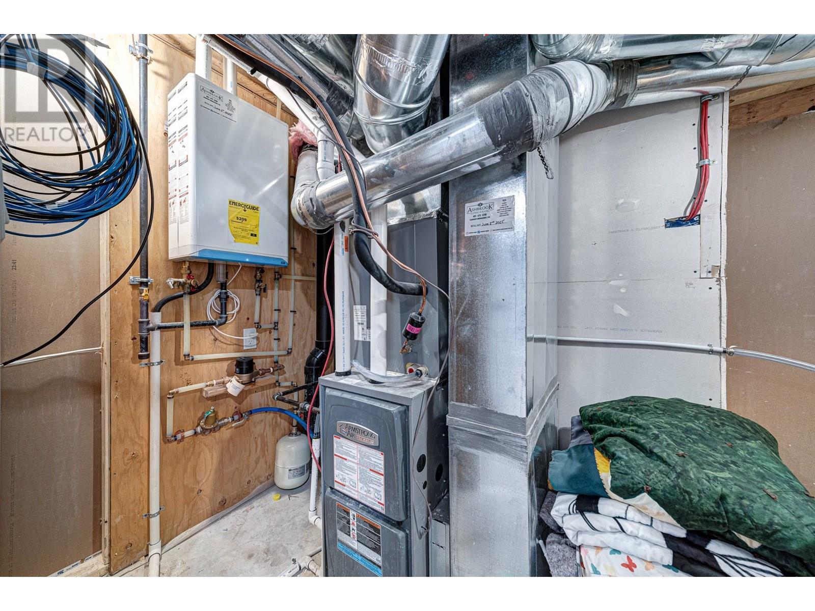2258 Black Hawk Drive, Sparwood, BC - Indoor Photo Showing Basement