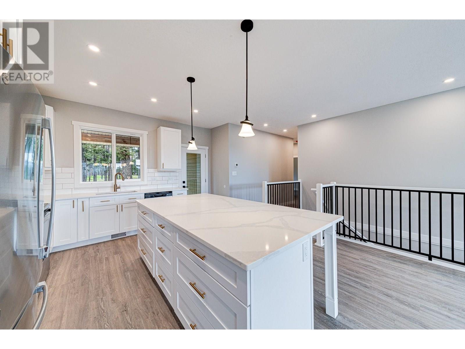 2258 Black Hawk Drive, Sparwood, BC - Indoor Photo Showing Kitchen With Upgraded Kitchen