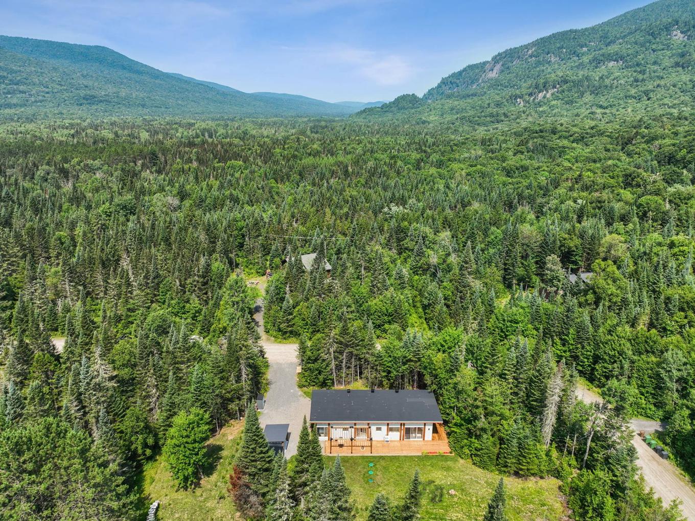 Overall view - 85 Ch. De La Paroi-Rocheuse, Lac-Supérieur, QC - Outdoor With View