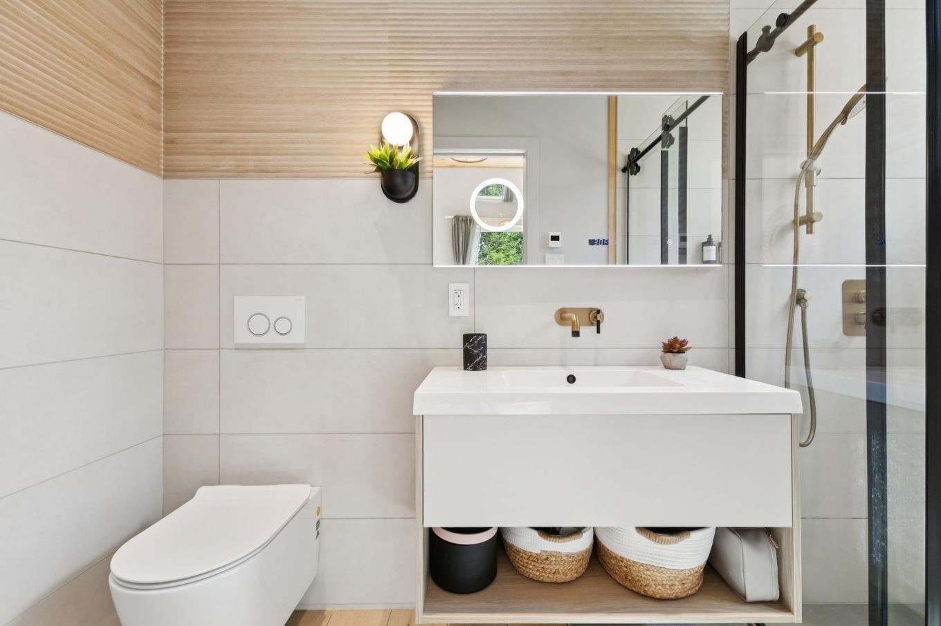 Bathroom - 85 Ch. De La Paroi-Rocheuse, Lac-Supérieur, QC - Indoor Photo Showing Bathroom