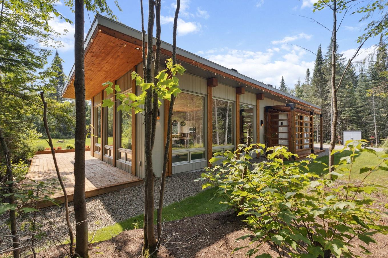 Frontage - 85 Ch. De La Paroi-Rocheuse, Lac-Supérieur, QC - Outdoor