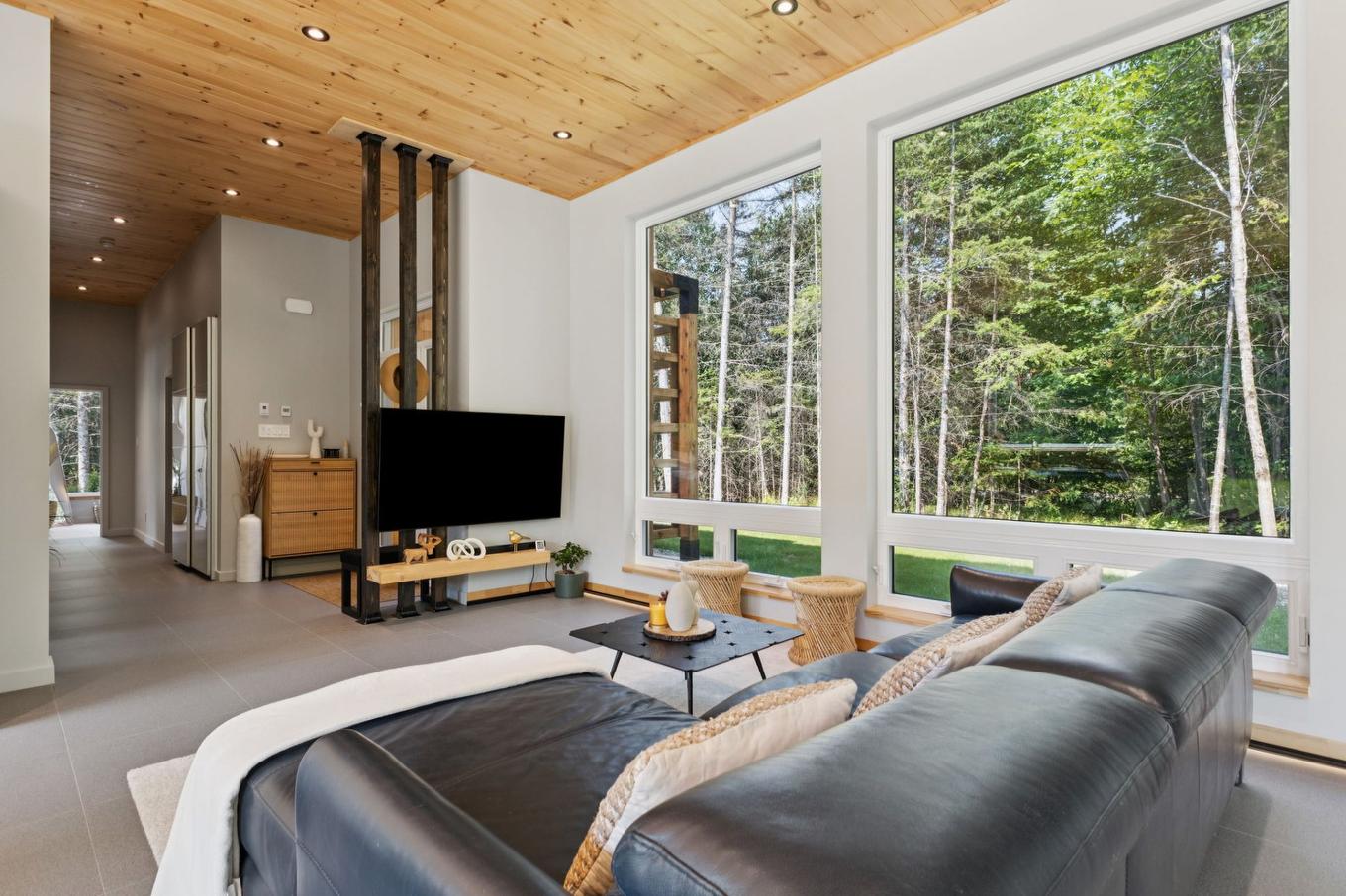 Living room - 85 Ch. De La Paroi-Rocheuse, Lac-Supérieur, QC - Indoor