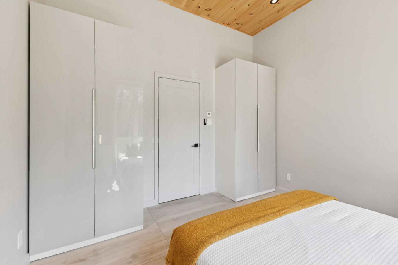 Bedroom - 85 Ch. De La Paroi-Rocheuse, Lac-Supérieur, QC - Indoor Photo Showing Bedroom