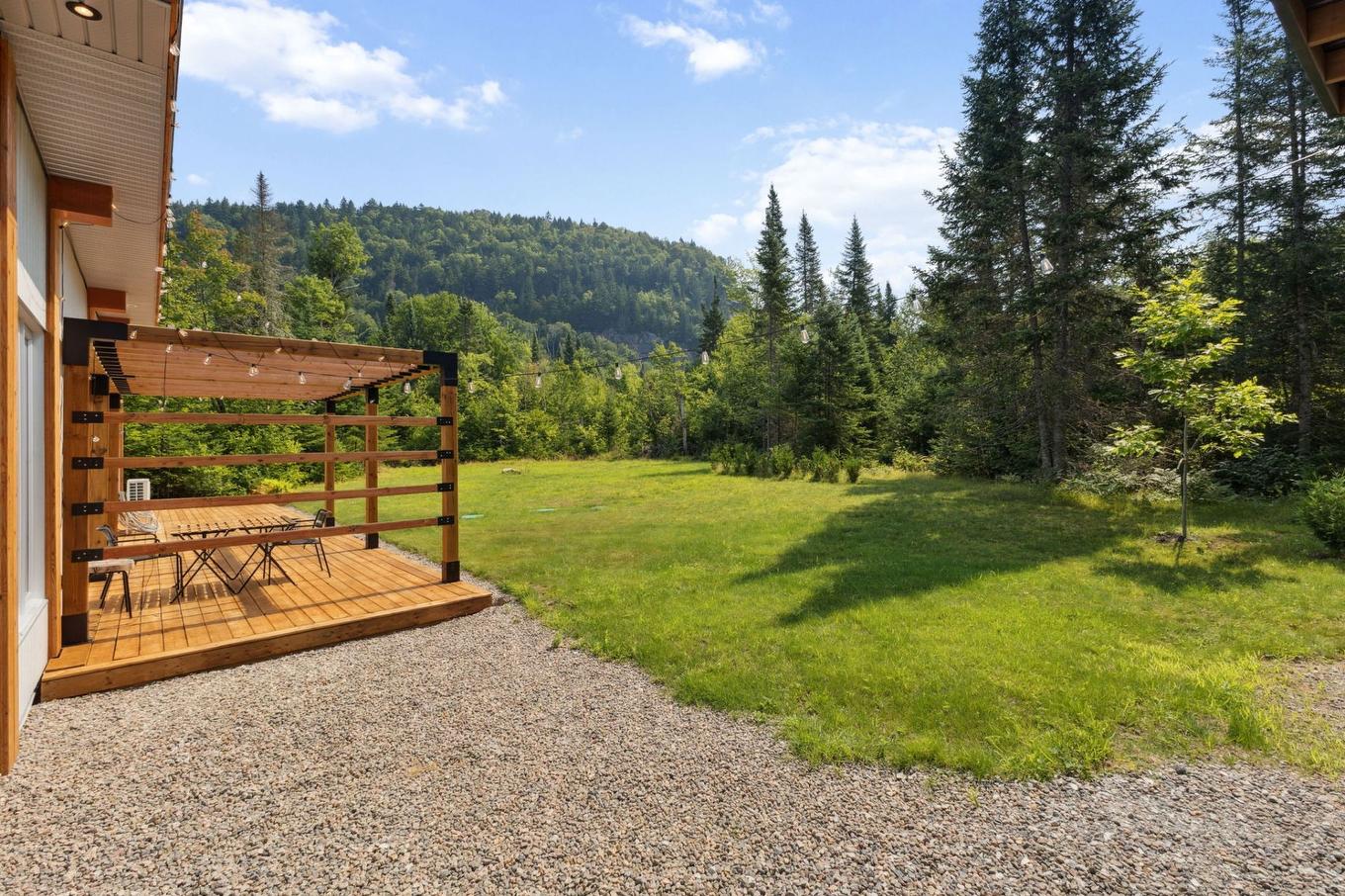 Backyard - 85 Ch. De La Paroi-Rocheuse, Lac-Supérieur, QC - Outdoor