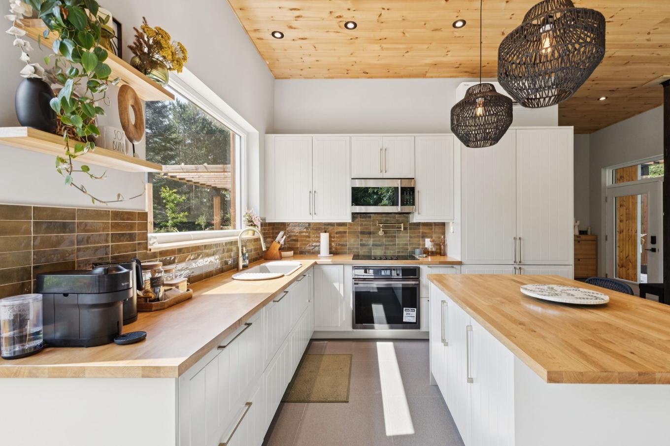 Kitchen - 85 Ch. De La Paroi-Rocheuse, Lac-Supérieur, QC - Indoor Photo Showing Kitchen