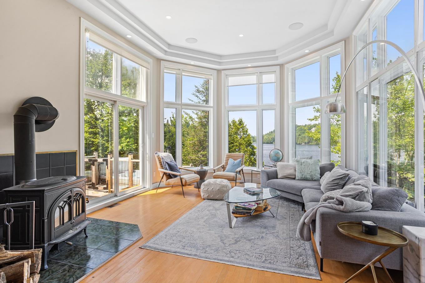 Living room - 851 - 853 Ch. Morgan, Saint-Adolphe-D'Howard, QC - Indoor Photo Showing Living Room