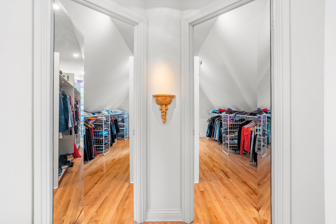 Walk-in closet - 851 - 853 Ch. Morgan, Saint-Adolphe-D'Howard, QC - Indoor Photo Showing Other Room