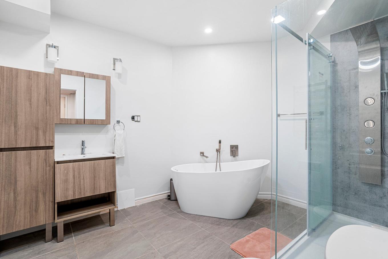 Bathroom - 851 - 853 Ch. Morgan, Saint-Adolphe-D'Howard, QC - Indoor Photo Showing Bathroom