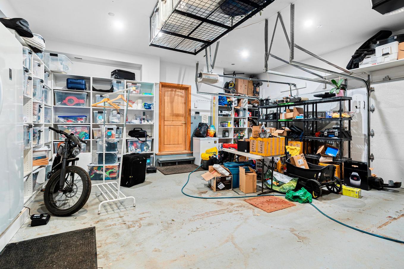 Garage - 851 - 853 Ch. Morgan, Saint-Adolphe-D'Howard, QC - Indoor Photo Showing Garage