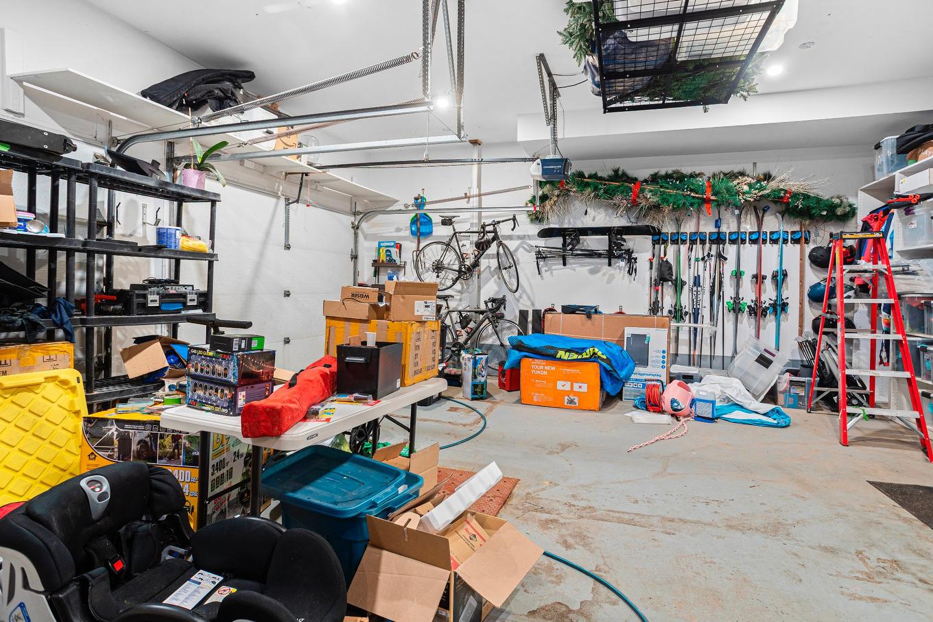 Garage - 851 - 853 Ch. Morgan, Saint-Adolphe-D'Howard, QC - Indoor Photo Showing Garage