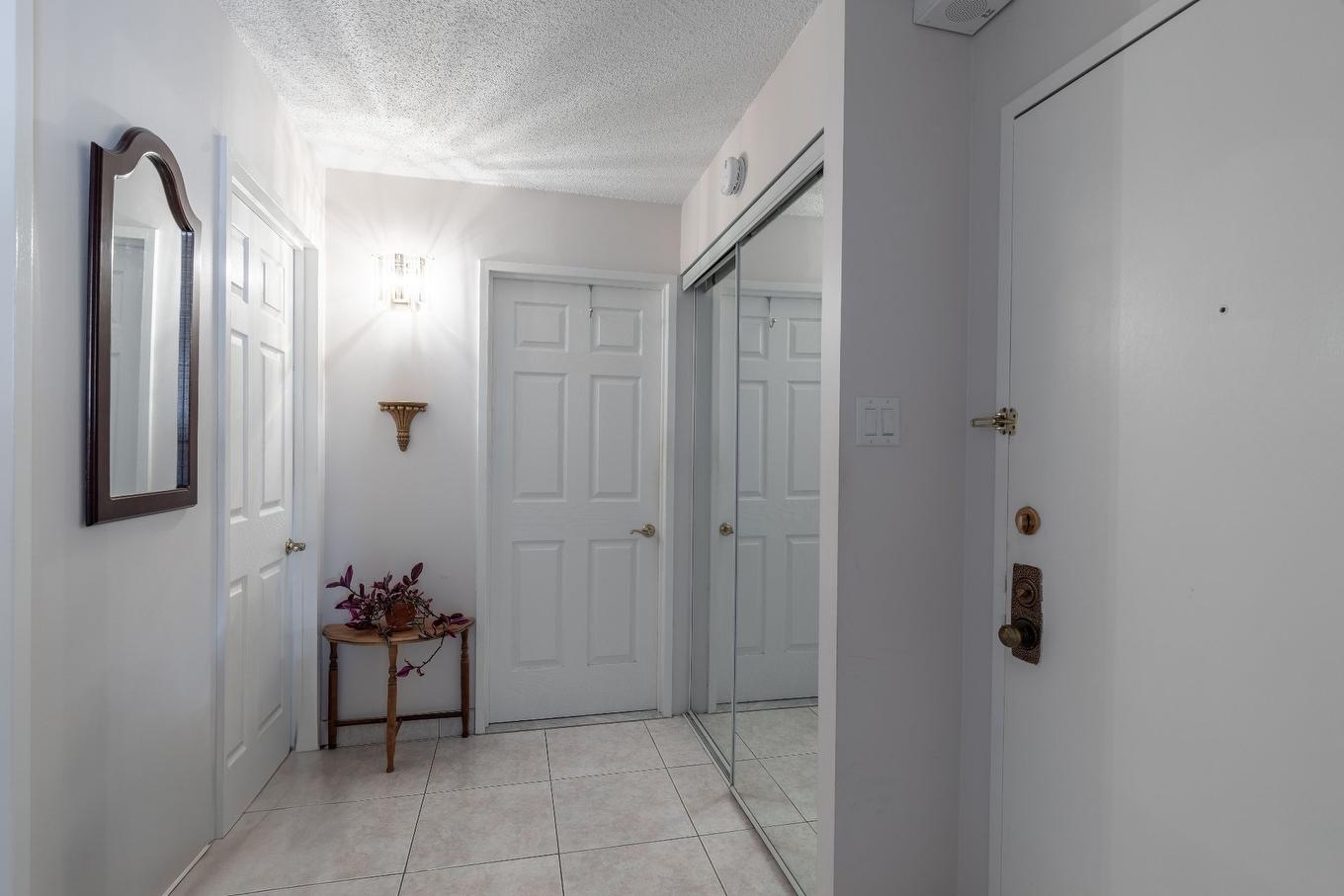 Hall - 404-295 Boul. St-Joseph, Gatineau (Hull), QC - Indoor Photo Showing Other Room