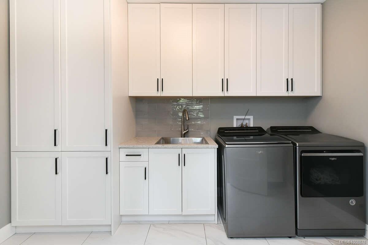 2390 Barbara Rd, Courtenay, BC