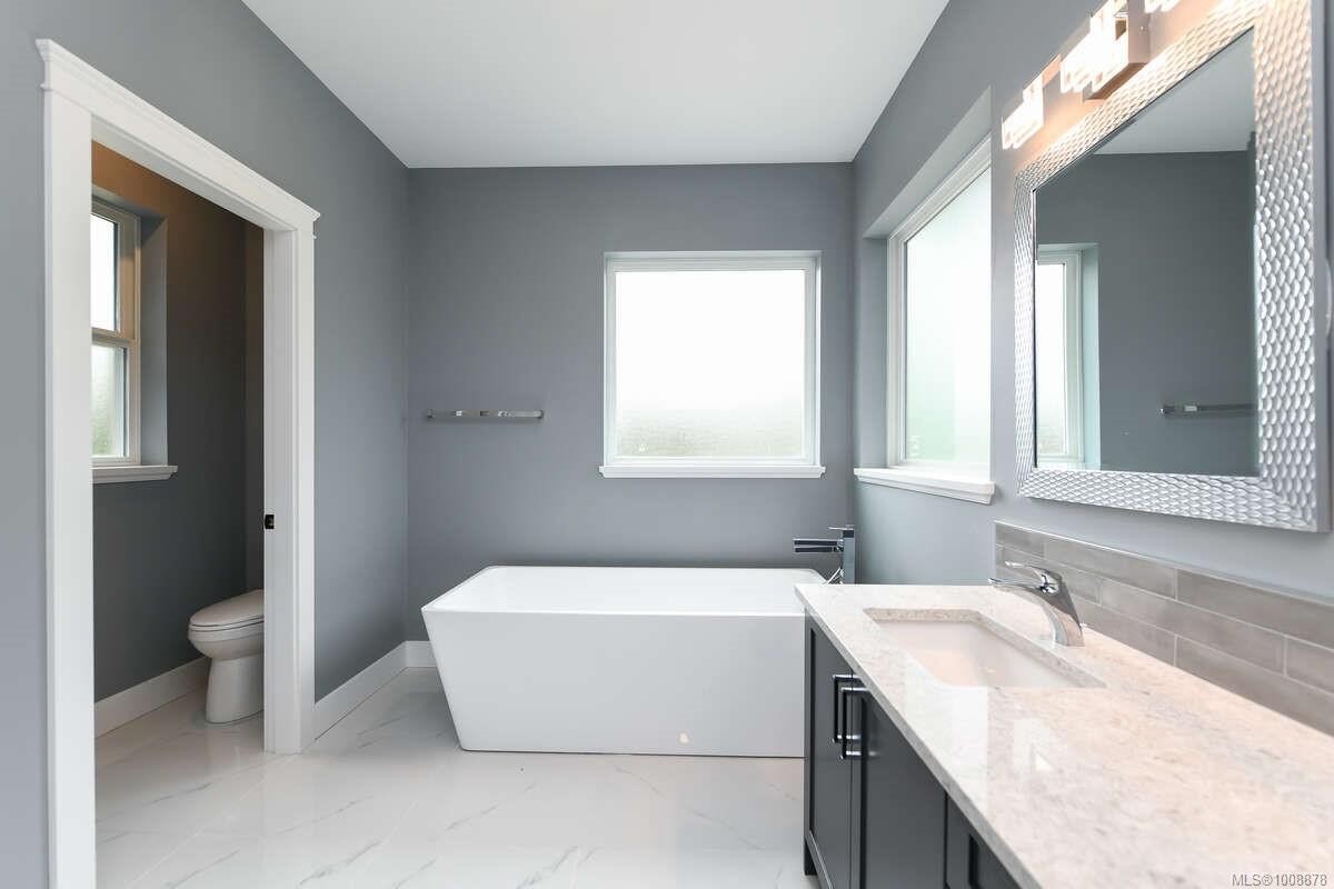 2390 Barbara Rd, Courtenay, BC