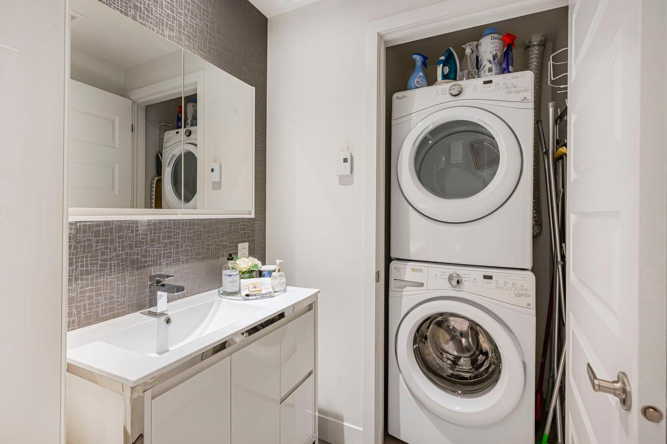 Bathroom - 511-2335 Ch. Manella, Mont-Royal, QC - Indoor Photo Showing Laundry Room
