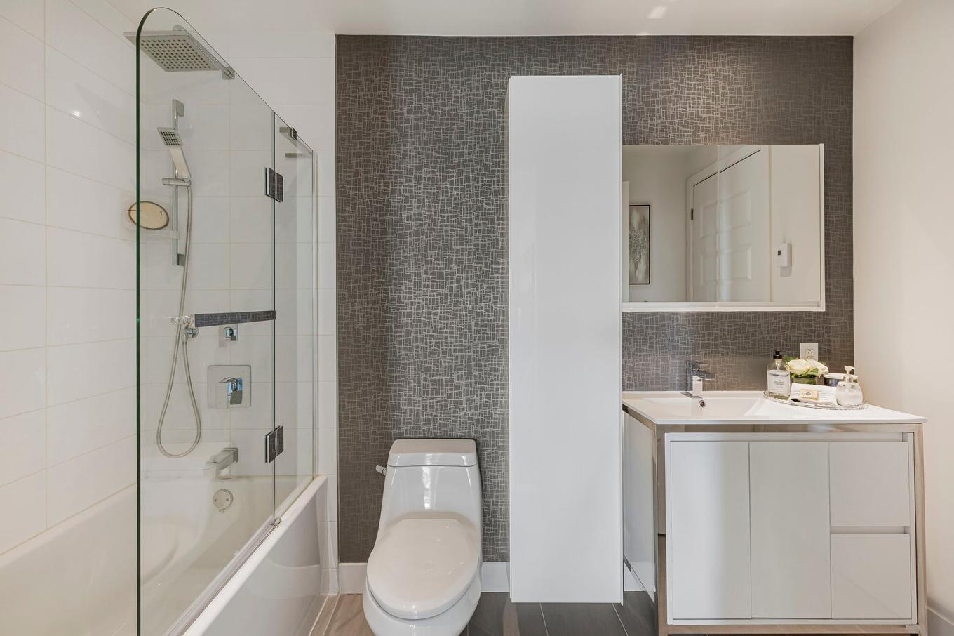 Bathroom - 511-2335 Ch. Manella, Mont-Royal, QC - Indoor Photo Showing Bathroom