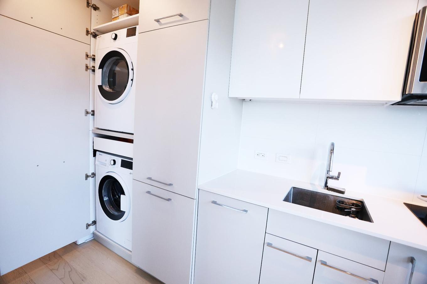Kitchen - 411-2000 Boul. René-Lévesque O., Montréal (Ville-Marie), QC - Indoor Photo Showing Laundry Room