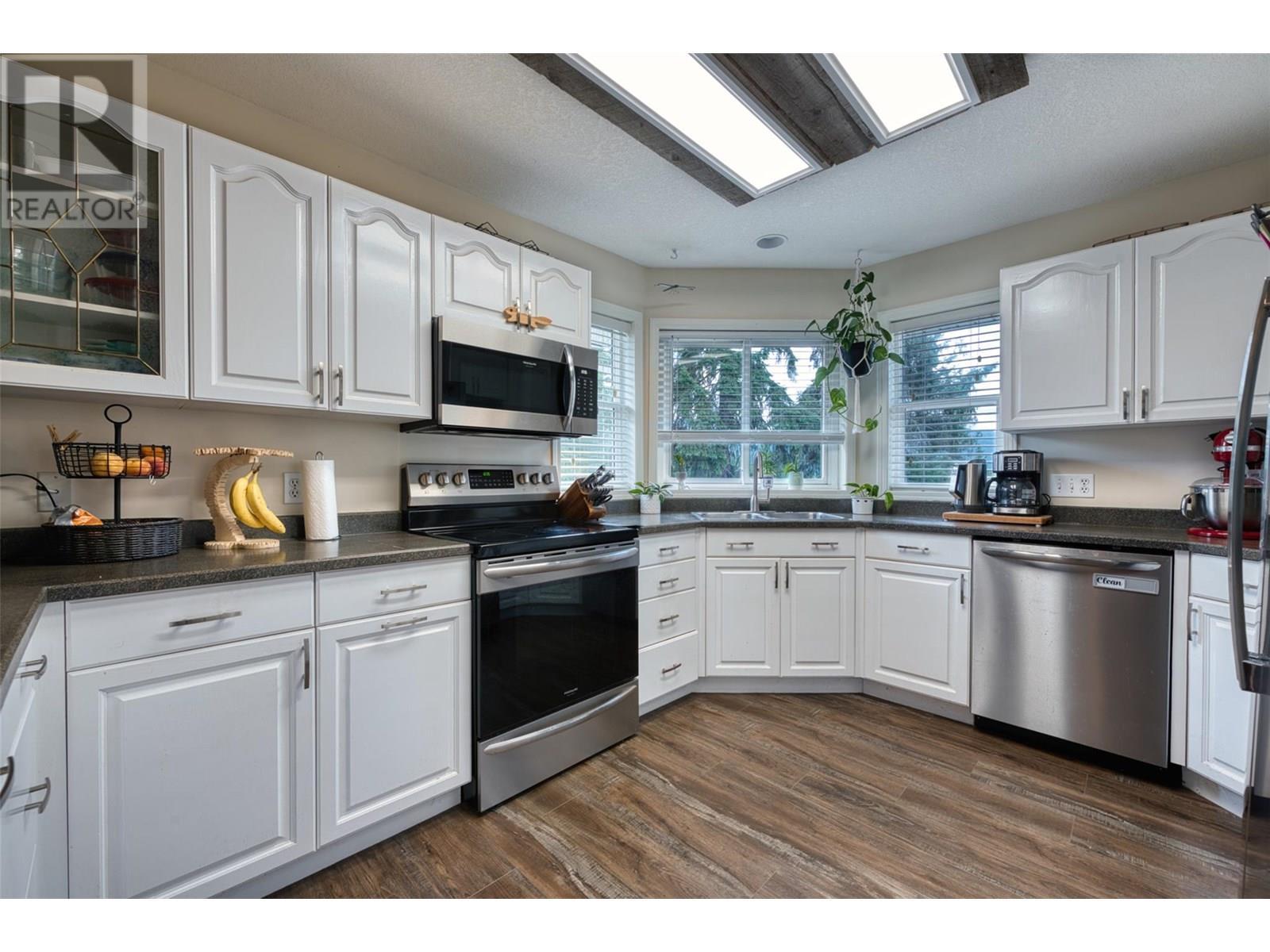 90 Mcinnes Road, Lumby, BC - Indoor Photo Showing Kitchen