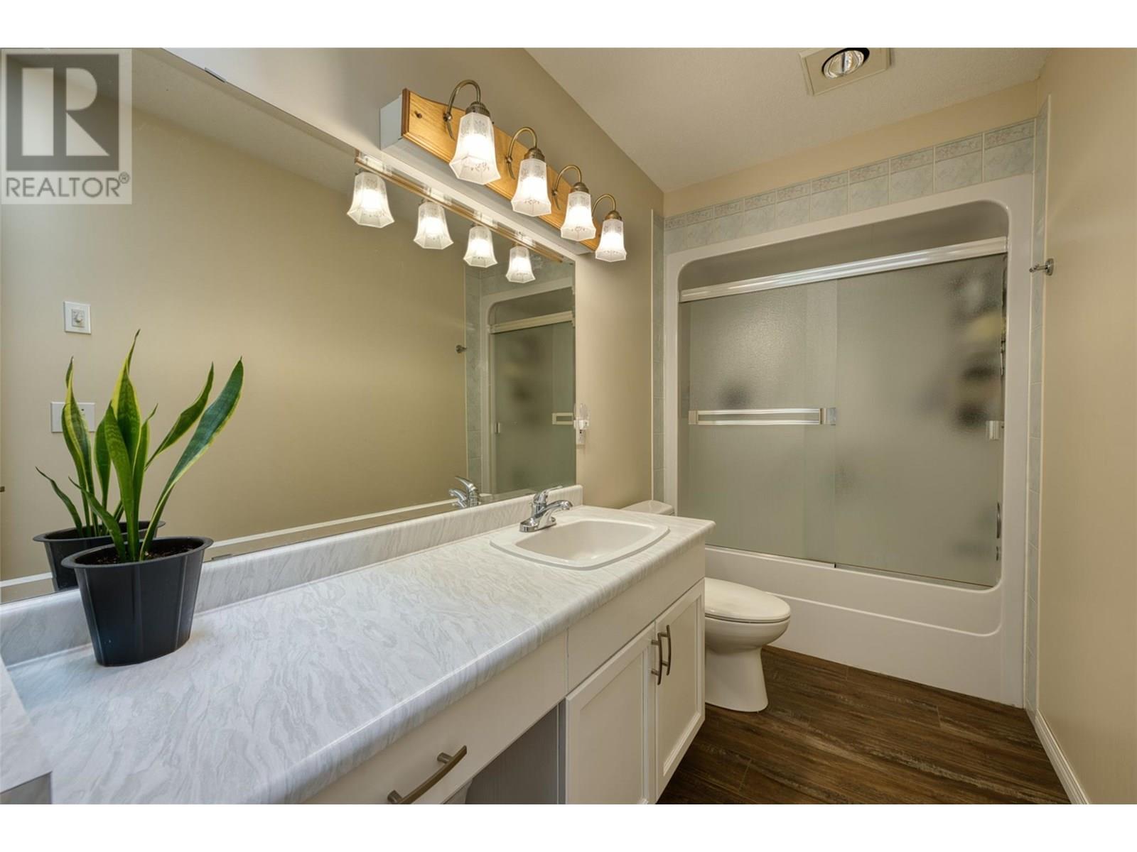 90 Mcinnes Road, Lumby, BC - Indoor Photo Showing Bathroom