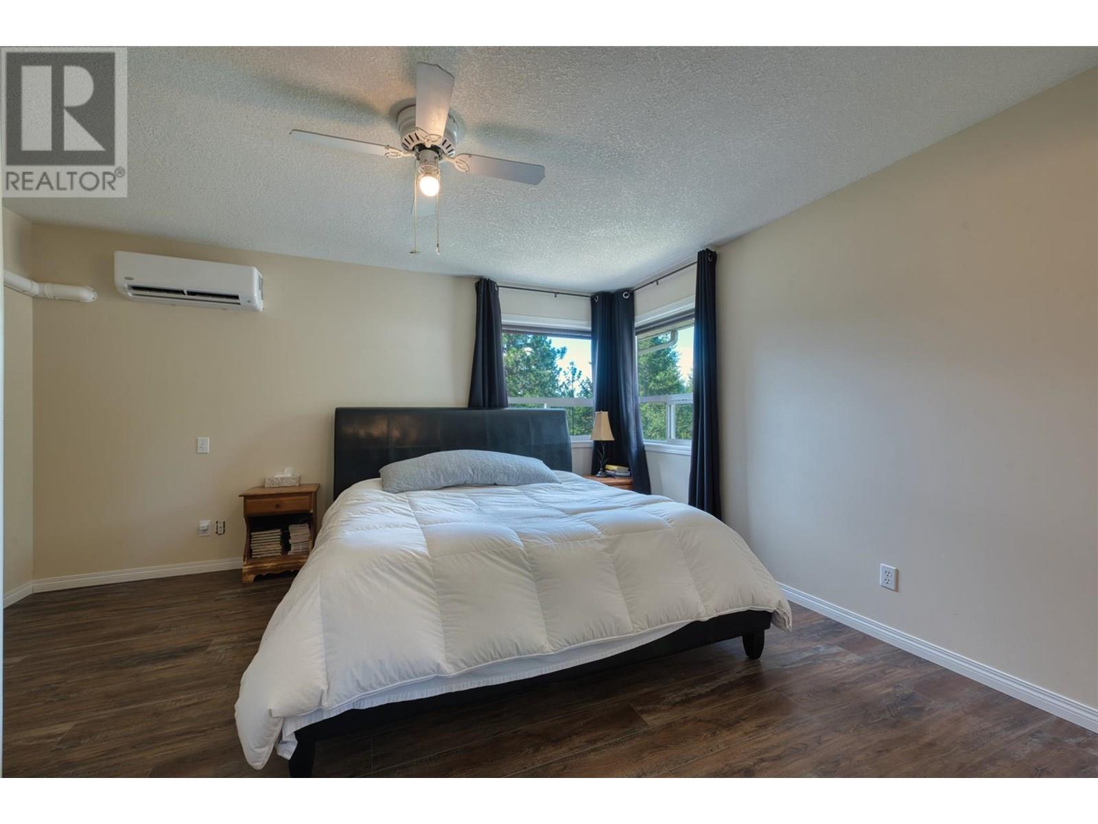 90 Mcinnes Road, Lumby, BC - Indoor Photo Showing Bedroom