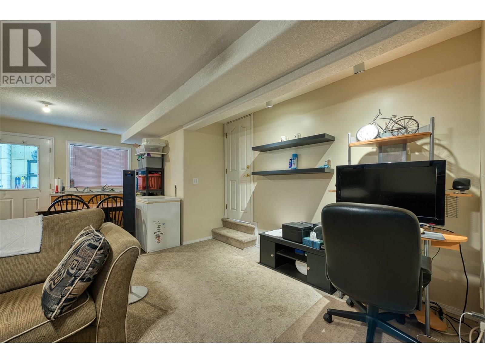 90 Mcinnes Road, Lumby, BC - Indoor