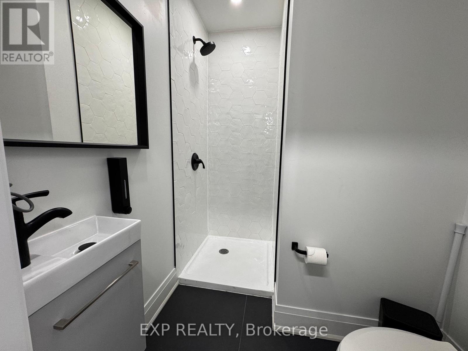 156 Parkdale Avenue N, Hamilton, ON