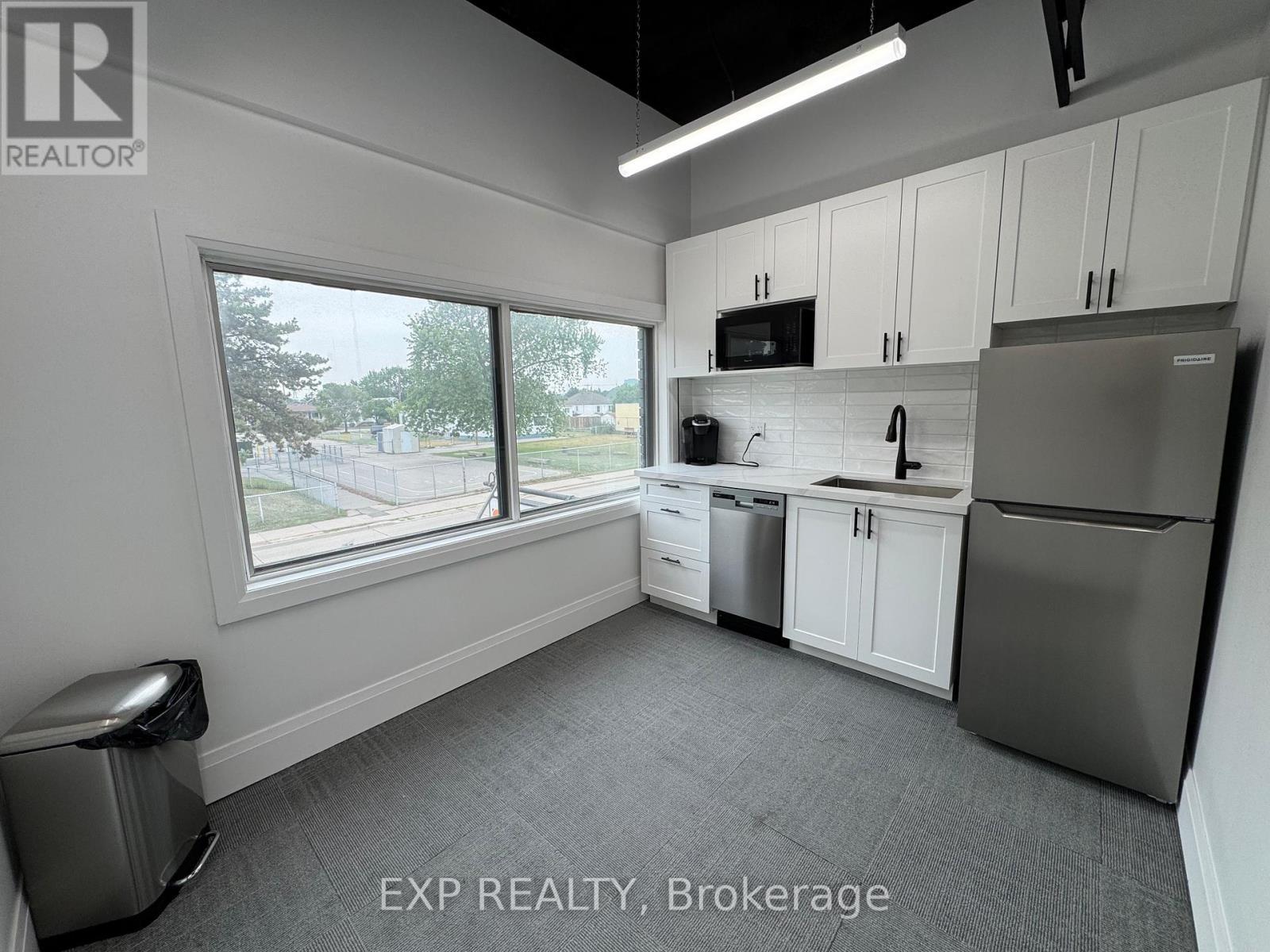 156 Parkdale Avenue N, Hamilton, ON