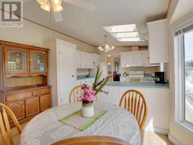 201-7575 Duncan Street, Powell River, BC - Indoor Photo Showing Dining Room