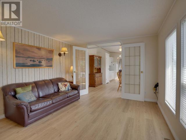 201-7575 Duncan Street, Powell River, BC - Indoor Photo Showing Living Room