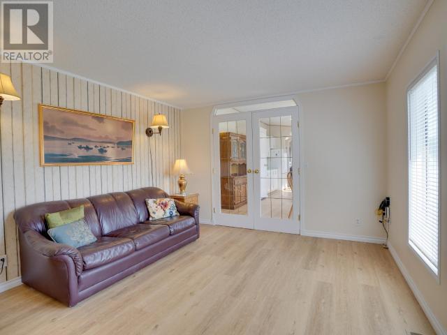201-7575 Duncan Street, Powell River, BC - Indoor Photo Showing Living Room