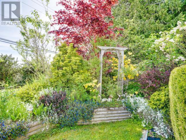 201-7575 Duncan Street, Powell River, BC - Outdoor