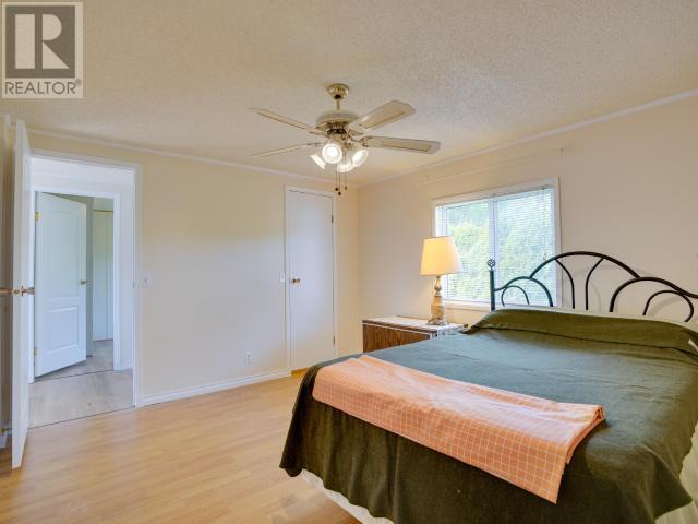 201-7575 Duncan Street, Powell River, BC - Indoor Photo Showing Bedroom