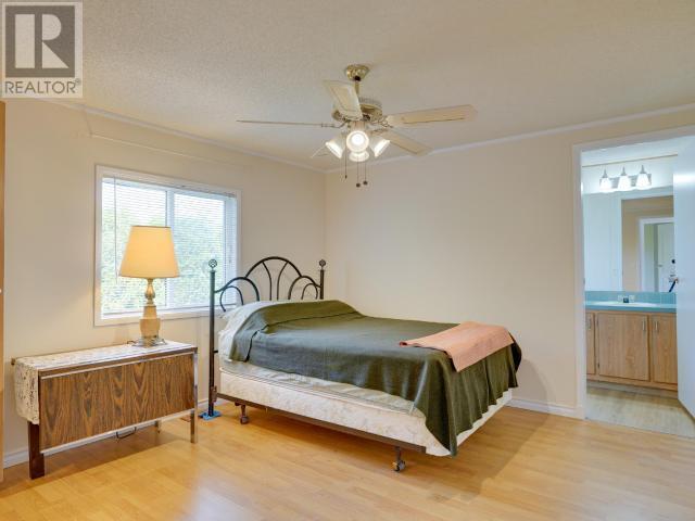 201-7575 Duncan Street, Powell River, BC - Indoor Photo Showing Bedroom