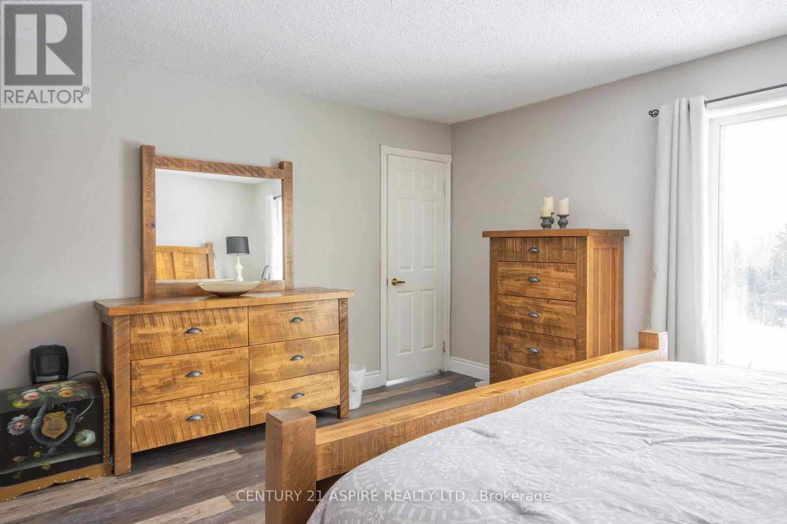 2112 Schutt Road, Brudenell, Lyndoch And Raglan, ON - Indoor Photo Showing Bedroom