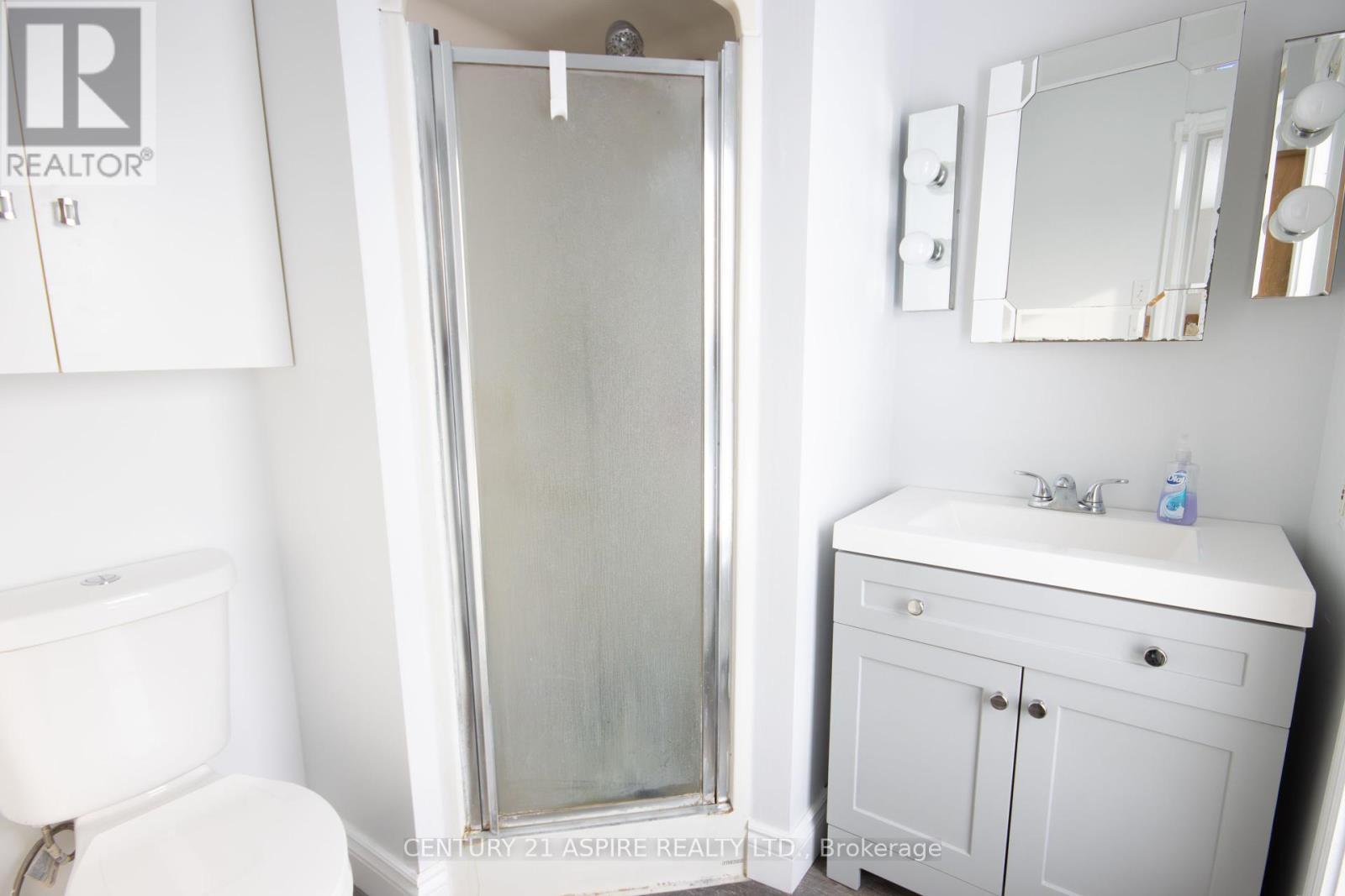 2112 Schutt Road, Brudenell, Lyndoch And Raglan, ON - Indoor Photo Showing Bathroom