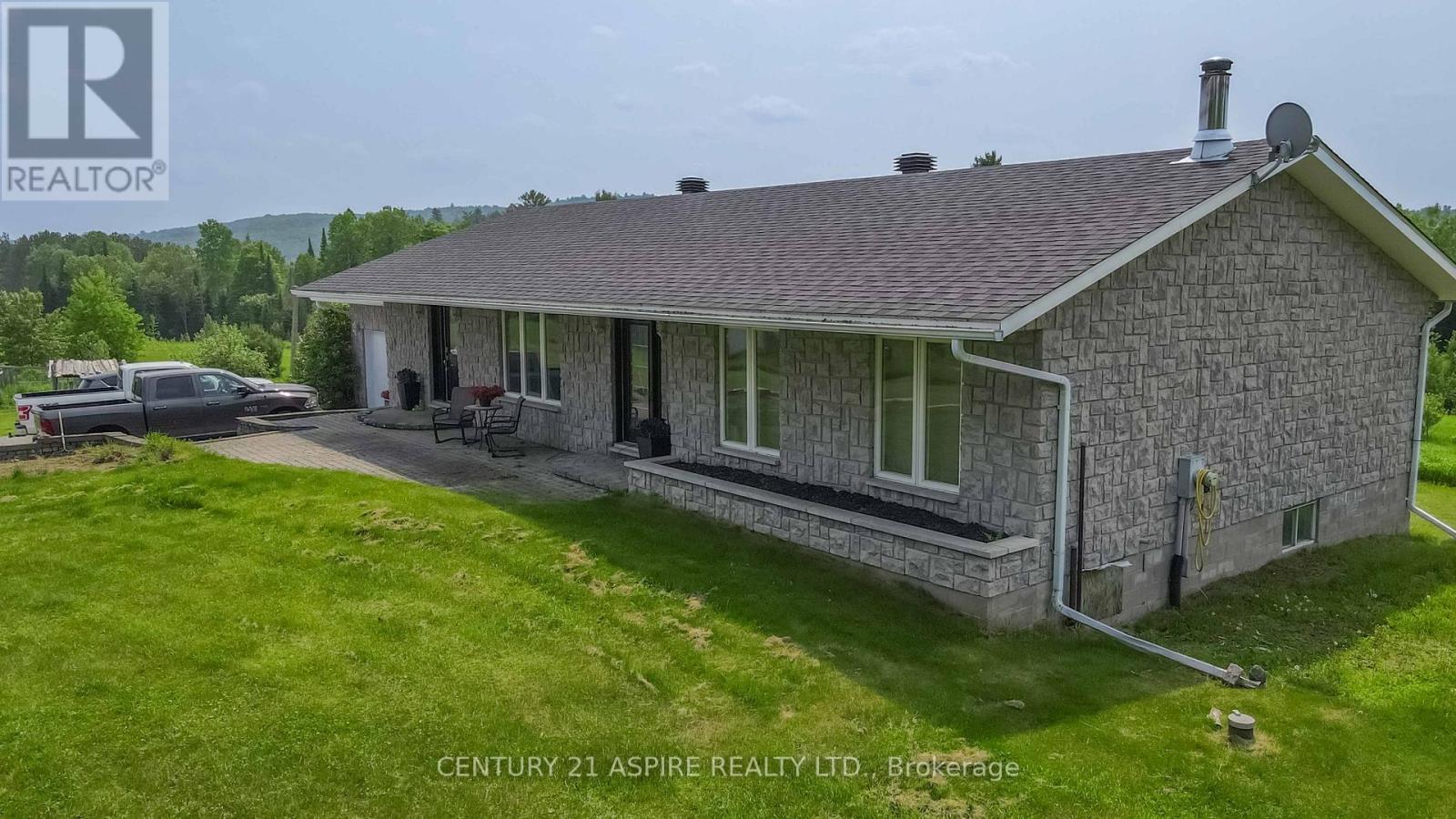 2112 Schutt Road, Brudenell, Lyndoch And Raglan, ON - Outdoor With Deck Patio Veranda