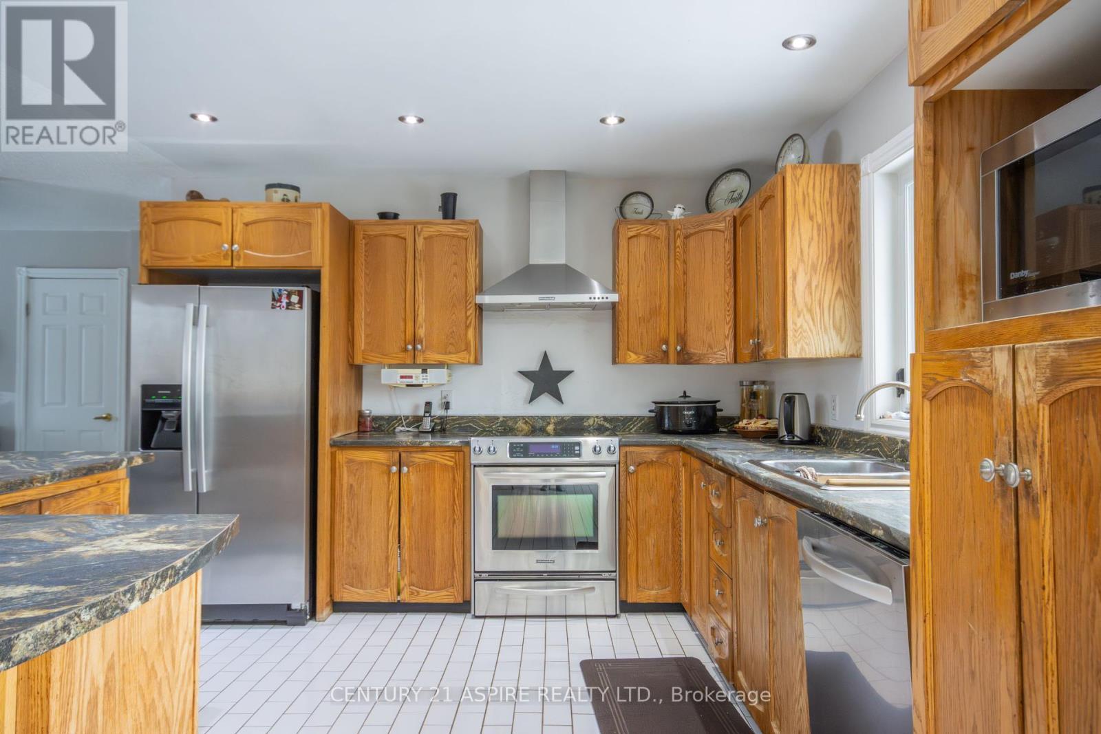 2112 Schutt Road, Brudenell, Lyndoch And Raglan, ON - Indoor Photo Showing Kitchen