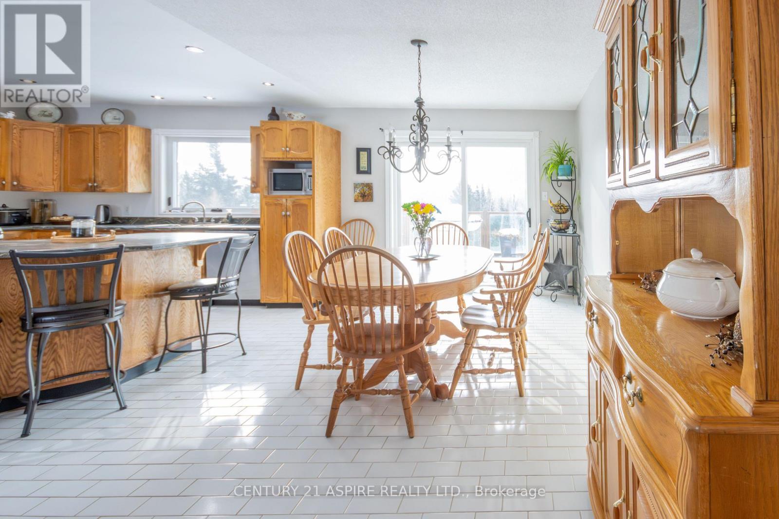 2112 Schutt Road, Brudenell, Lyndoch And Raglan, ON - Indoor Photo Showing Dining Room