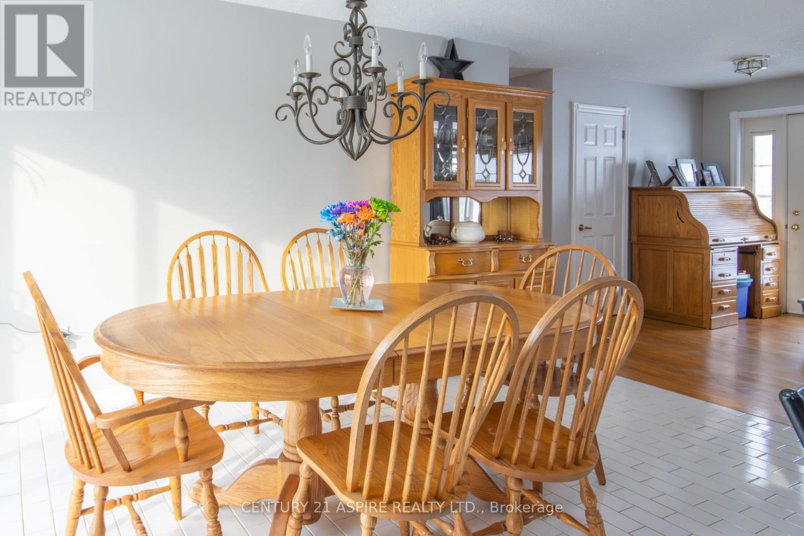 2112 Schutt Road, Brudenell, Lyndoch And Raglan, ON - Indoor Photo Showing Dining Room