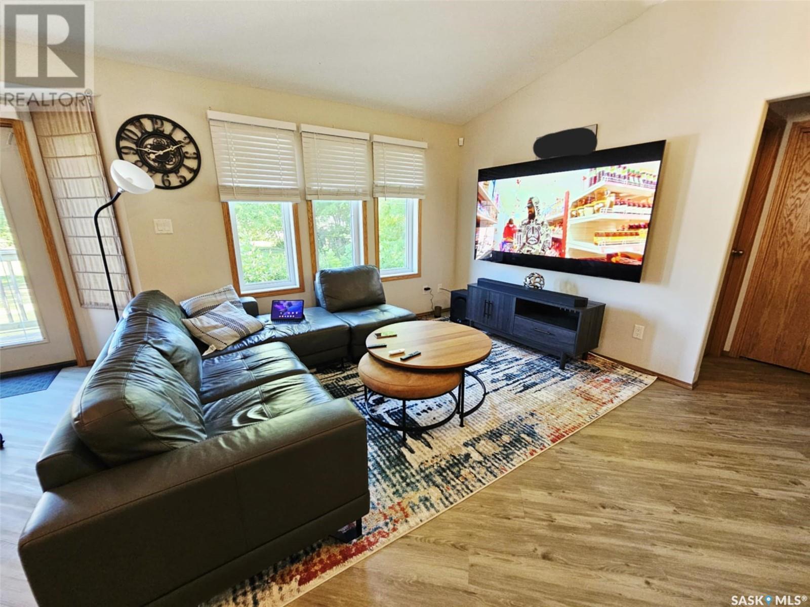 1122 Borden Drive, Esterhazy, SK - Indoor Photo Showing Living Room