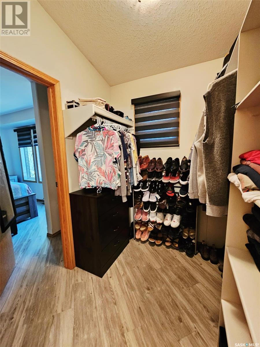 1122 Borden Drive, Esterhazy, SK - Indoor