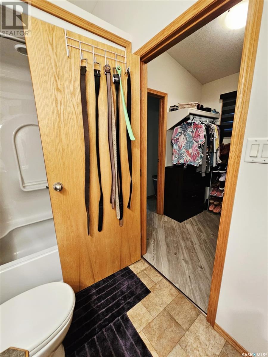 1122 Borden Drive, Esterhazy, SK - Indoor